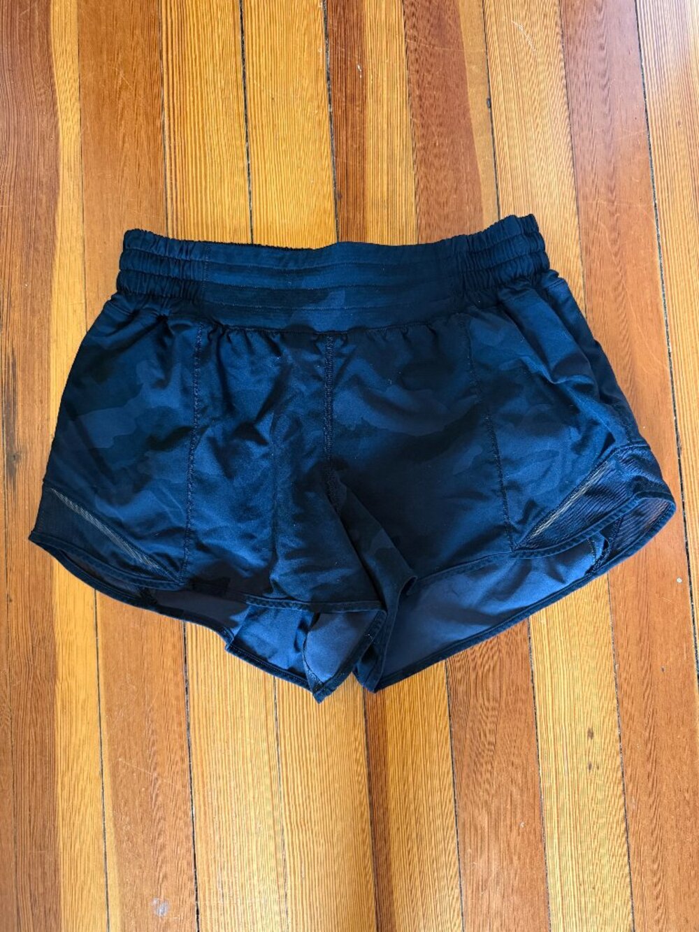 Lululemon Hotty Hot Short *High-Rise 2.5" - Black Camo